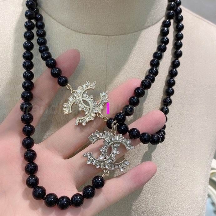 Chanel Necklaces 442